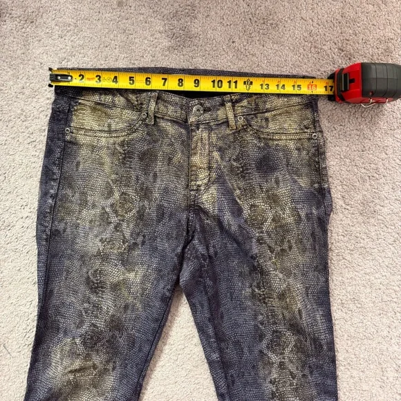 Snake Print Jeans. Size 30. - Picture 7 of 8